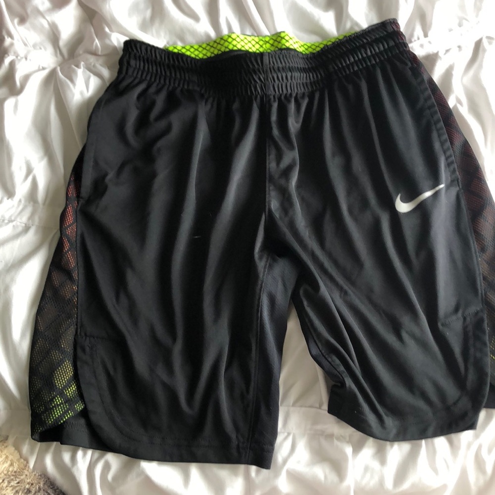 NIKE BLACK SHORTS